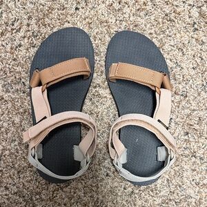 Teva Sandals in Maple Sugar- Size 6
